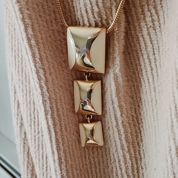 Elegant Enamel Plated Gold Necklace - Picture 5 of 11